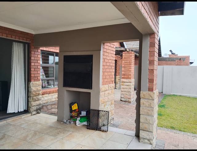 3 BEDROOM DUET TO LET IN HILLSIDE